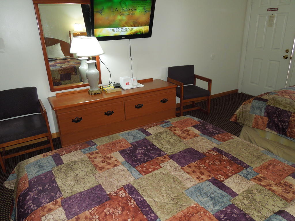 Red Carpet Inn רונקס מראה חיצוני תמונה